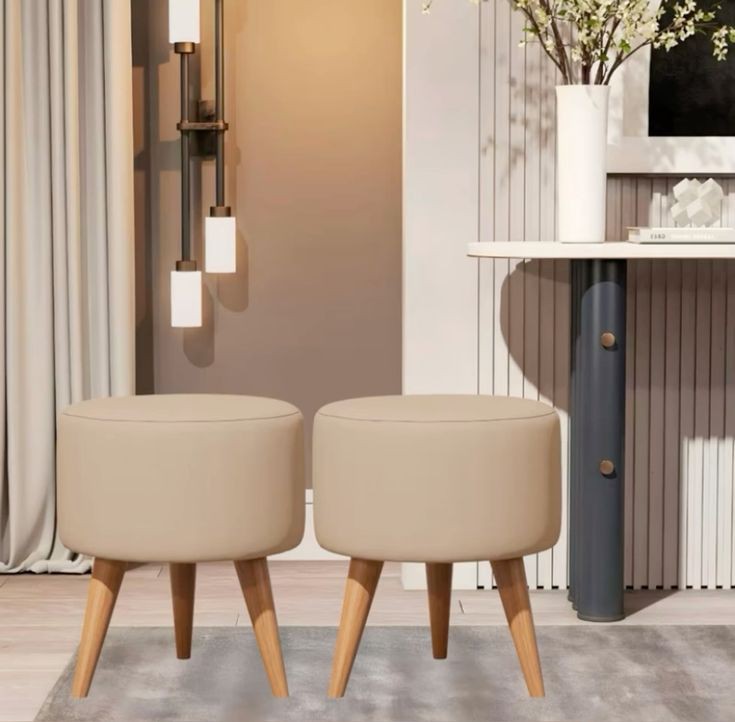 deux Poufs ronds 3 pieds